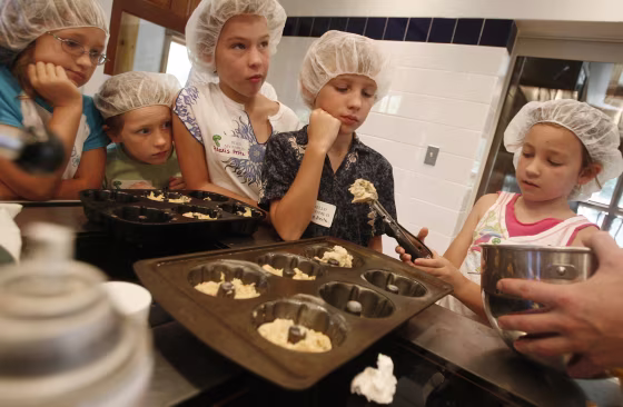 Image: Kids cooking